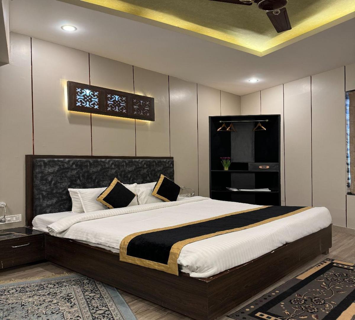 Hotel Runway Inn Pura Raghunāth Εξωτερικό φωτογραφία