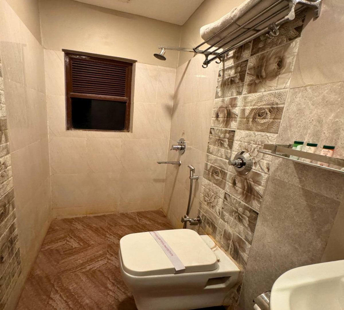 Hotel Runway Inn Pura Raghunāth Εξωτερικό φωτογραφία